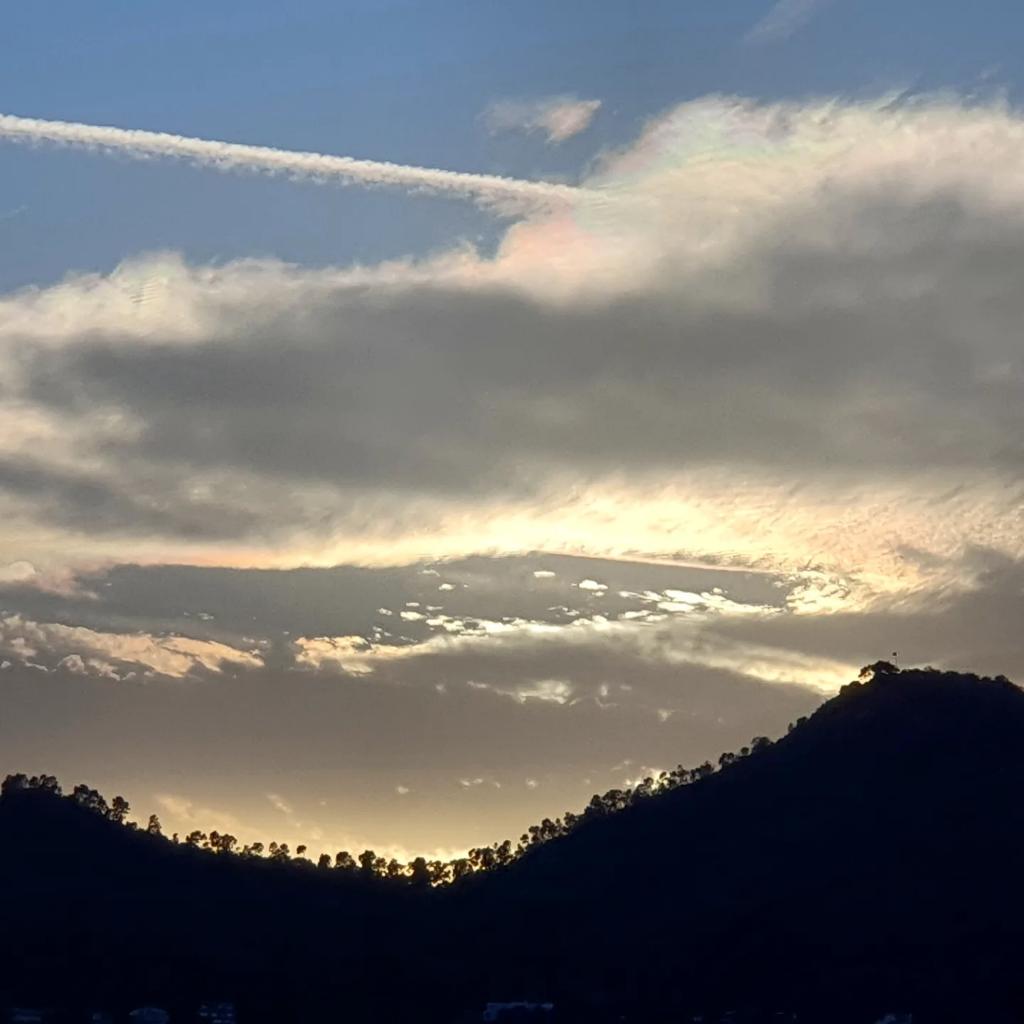 meteoecovisual's tweet photo. #cirrocumulos y #cirros #espisatus al #atardecer de este 28 de junio desde #santboi que han dado lugar incluso a una #iridiscencia.
#santboidellobregat
#baixllobregat
#cielos #cielo #nube #nubes #meteo #meteorologia
#atardeceres #anochecer
#observadormeteorologico https://t.co/0rH8eHtJrH