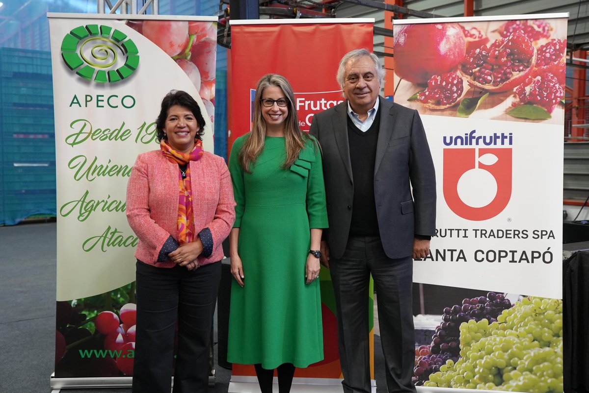 ¡Fue muy grato compartir con los senadores @provosteyasna y <a href="/RafaelProhensE/">Rafael Prohens</a> para lograr avances en el tan esperado protocolo de systems approach para la uva de mesa chilena! 🍇 Este es un tremendo hito y un gran logro tanto para Chile como para Estados Unidos. 🇨🇱🤝🇺🇸