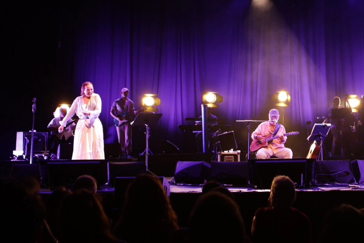 Must_Ent's tweet photo. Zuhal Olcay'ın Bülent Ortaçgil ile "Kadın Sesi Değmiş Şarkılar" Konseri'nden🎶 Harbiye Açıkhava muhteşem bir konsere daha tanıklık etti✨️ 

#MustEntertainment #MustEnt 
#Konser #Organizasyon #Prodüksiyon #Etkinlik 
#ZuhalOlcay #BülentOrtaçgil https://t.co/LLlFdgfrue