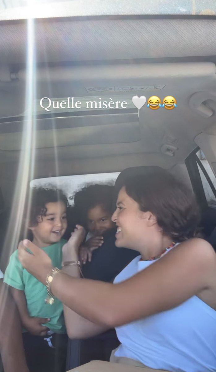 the queen of black roses tweet media