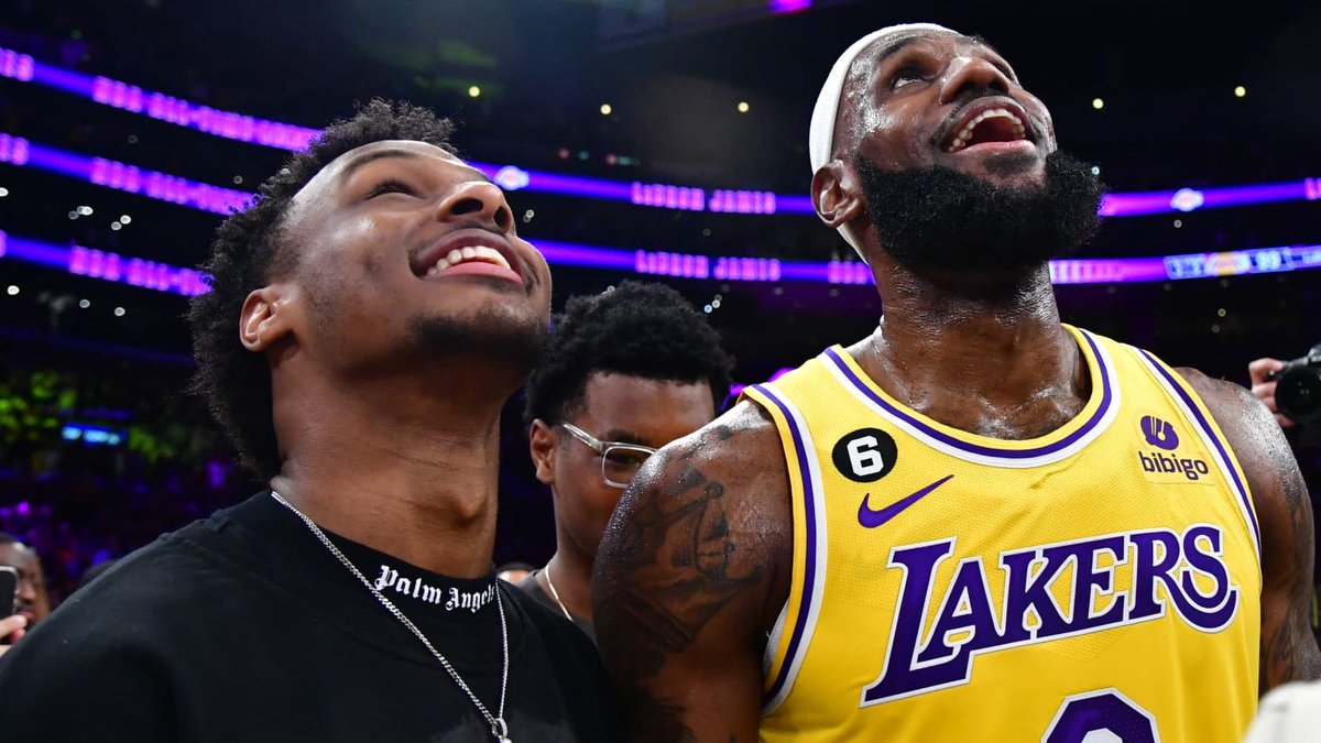 LegionHoops's tweet photo. Draymond praises Bronny:

"I think Bronny is going to end up being a better pro than a lot of these players in the 2024 draft... he’s got LeBron James' DNA."

(via @TheVolumeSports) https://t.co/uVYwWGPHaC