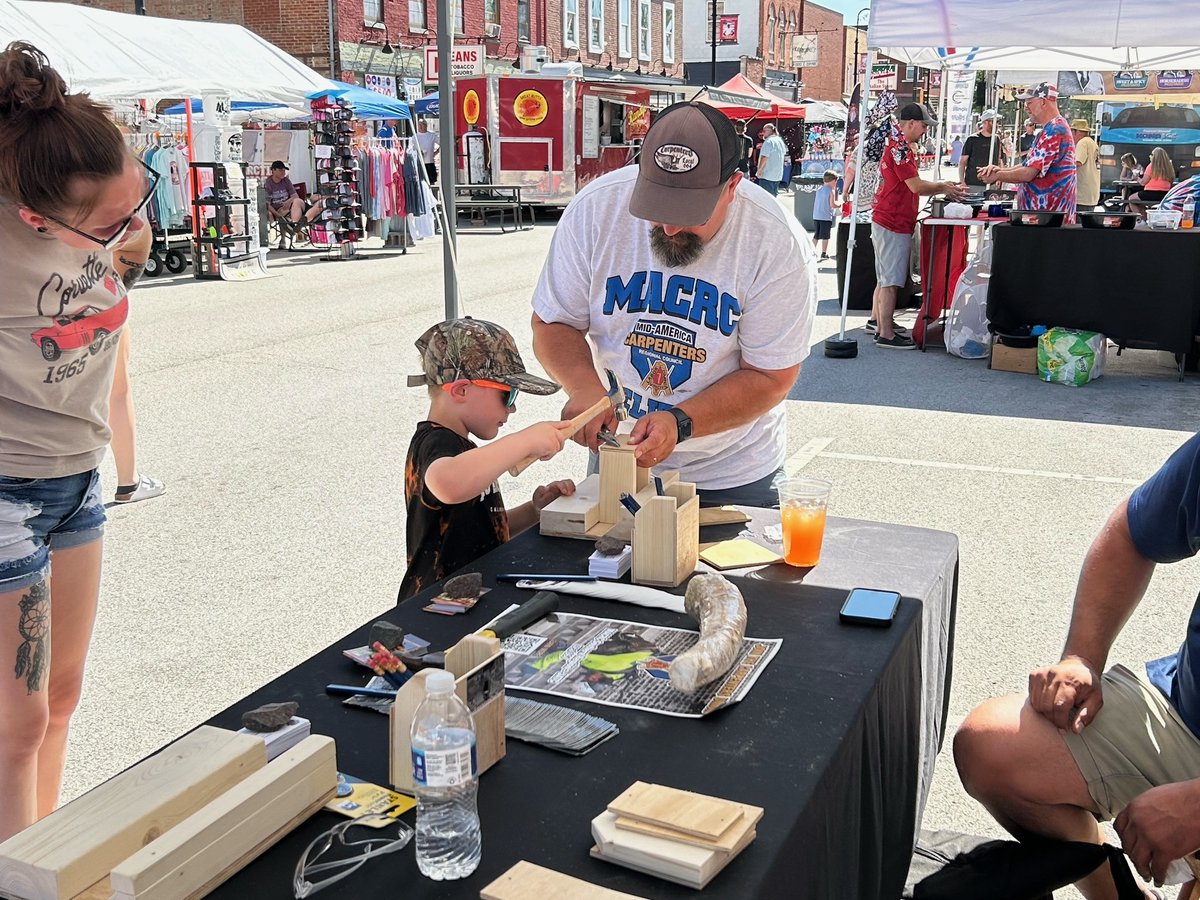 MidAmCarpenters's tweet image. #Local664 and #Local662 partnered together for the International Horseradish Festival in Collinsville IL. MACRC reps set up shop and offered information about joining the Carpenters Union.Public outreach is a valuable resource to get face to face with potential new recruits.
