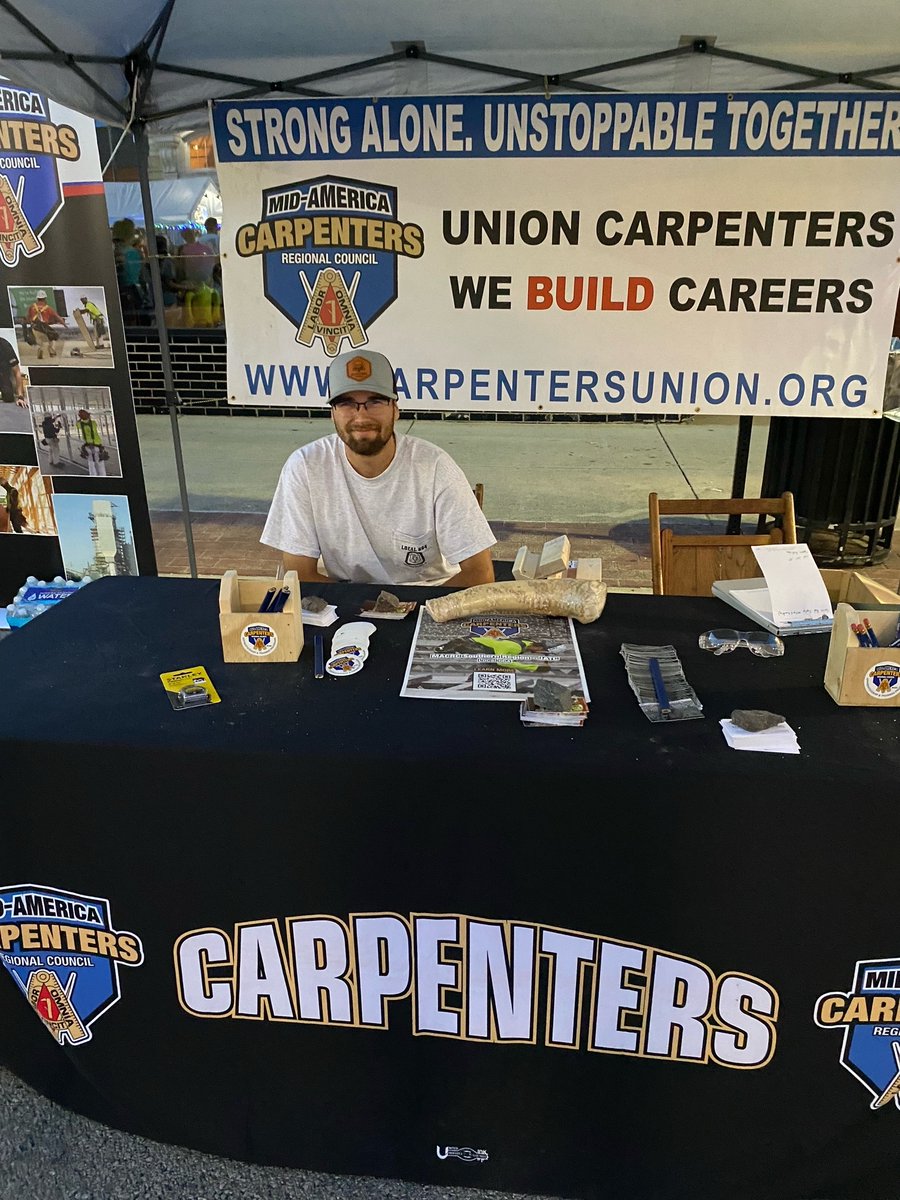 MidAmCarpenters's tweet image. #Local664 and #Local662 partnered together for the International Horseradish Festival in Collinsville IL. MACRC reps set up shop and offered information about joining the Carpenters Union.Public outreach is a valuable resource to get face to face with potential new recruits.