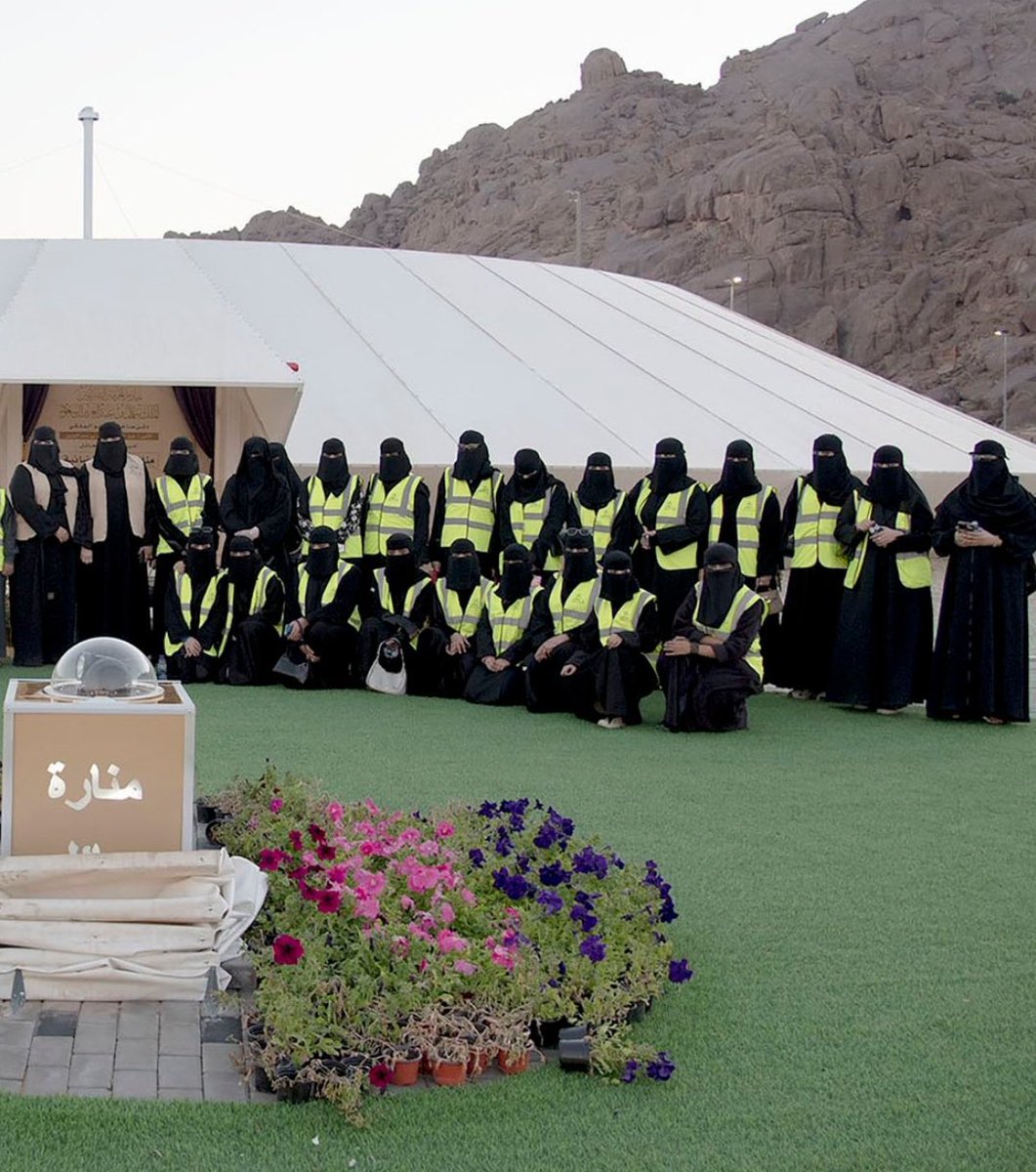 ما شاء الله.. على بنات #حايل
خدمة دين ووطن، وعلم، وثقافة، وحجاب، وستر، وعفاف، وحشمة.💐
يارب تحفظهن بحفظك وتوفقهن وتزيدهن من نعيمك وفضلك. 🤲