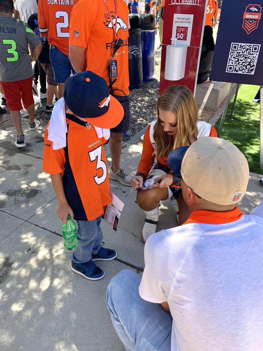 Happy #FanFriday! Training camp is around the corner— who got their tickets? 🎟️ 

#DBC2024 #BroncosCountry