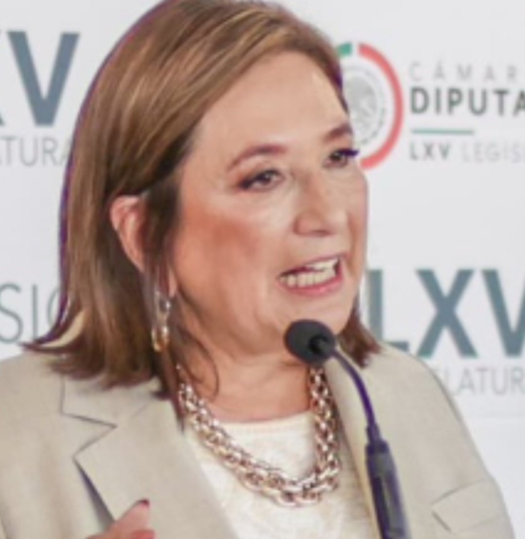catrina_nortena's tweet photo. La fachiza piensa que entre más guesas y caras sean sus cadenas de oro, más las van a respetar... https://t.co/maqlfxb2lv