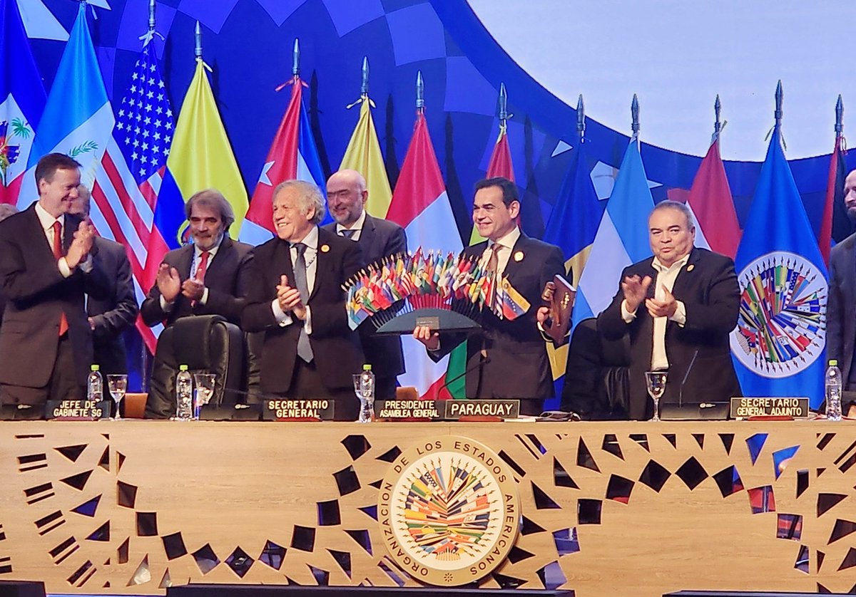 NestorMendezOAS's tweet photo. Felicitaciones a Paraguay🇵🇾 Haiti🇭🇹 y Honduras🇭🇳por su acertado liderazgo en la conducción de la 54 @AsambleaOEA. Especial reconocimiento al Gobierno/pueblo Paraguayo que abrió los brazos para recibir a cientos de autoridades y representantes que se asistieron a la cita regional https://t.co/DoDGuVLe4N