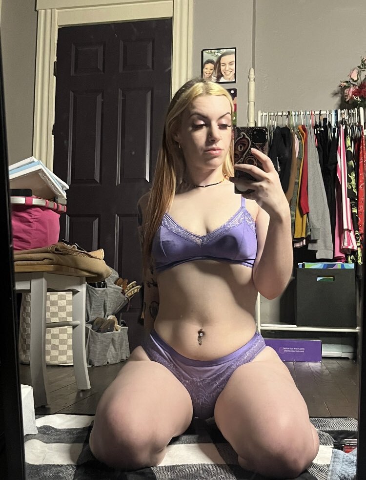 GeorgeHell75298's tweet photo. Should I open legs and send them to your dm? https://t.co/o44iLHmBCl