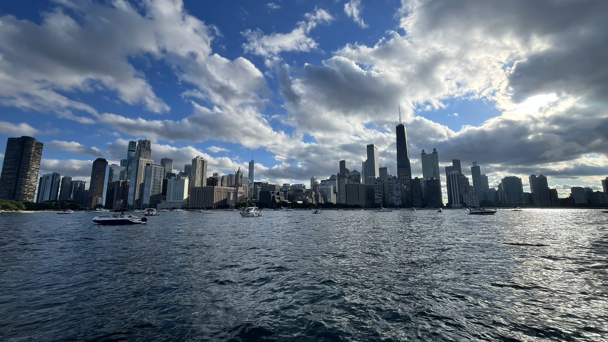 3 years flew by! I’m grateful for my FM training. Appreciative of my mentors and faculty, the beautiful friendships that became family at @NMFM_Delnor, featuring my last day in the hospital and clinic. Thank you Chicagoland for the memories! Next: #HPM fellowship at UCLA.