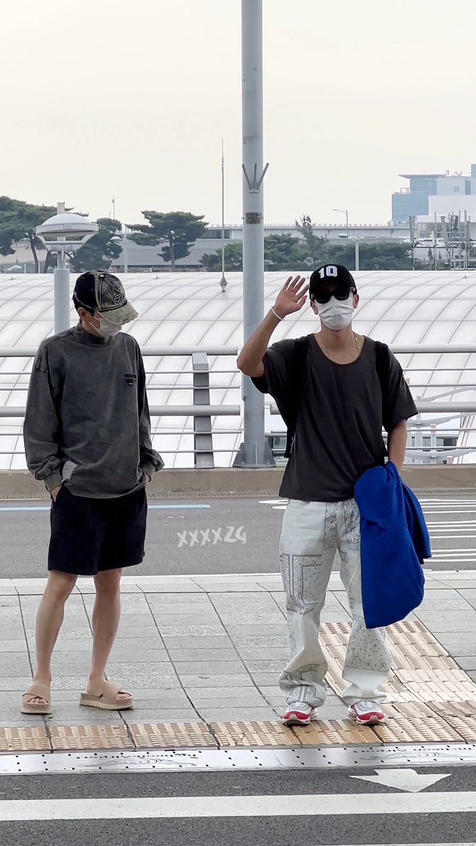 240629 ICN 출국 🛫

🥱

#은혁 #EUNHYUK 
#동해 #DONGHAE
#슈퍼주니어 #SUPERJUNIOR #DNE
