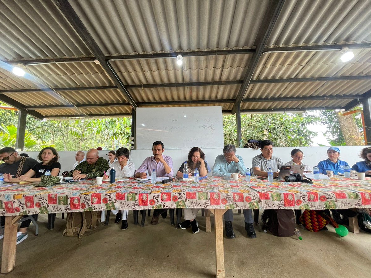 CNRCOMUNES's tweet photo. #Atención En respuesta a las recientes amenazas que han recibido las y los #FirmantesDePaz de Miravalle, participamos del Puesto de Mando Unificado por la Vida #PMUV buscamos garantías de vida ante la grave situación de desplazamiento forzado que afecta el territorio.