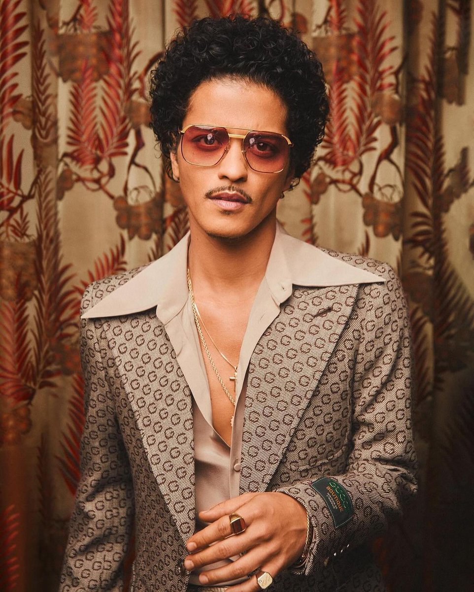 Pyrenee_castlof's tweet photo. GUCCI  × Bruno Mars https://t.co/iTvA5dxtIm