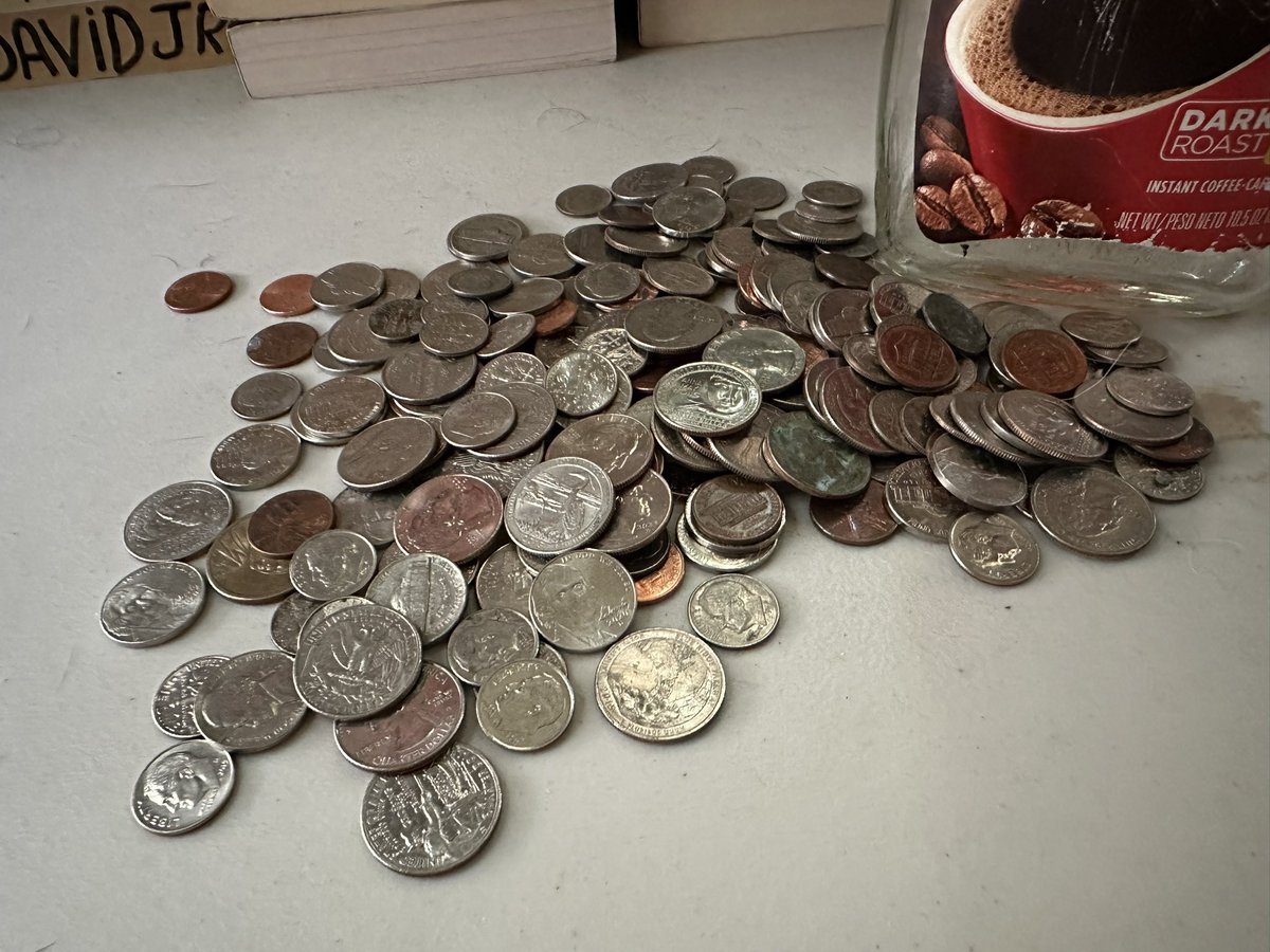 MrBear1488's tweet image. I’m so broke that I have to tap into my saved change, in order to get a Coke Zero and a slice of pizza from 7-Eleven #sparechange #nomoney #imsobroke #fuckmylife
