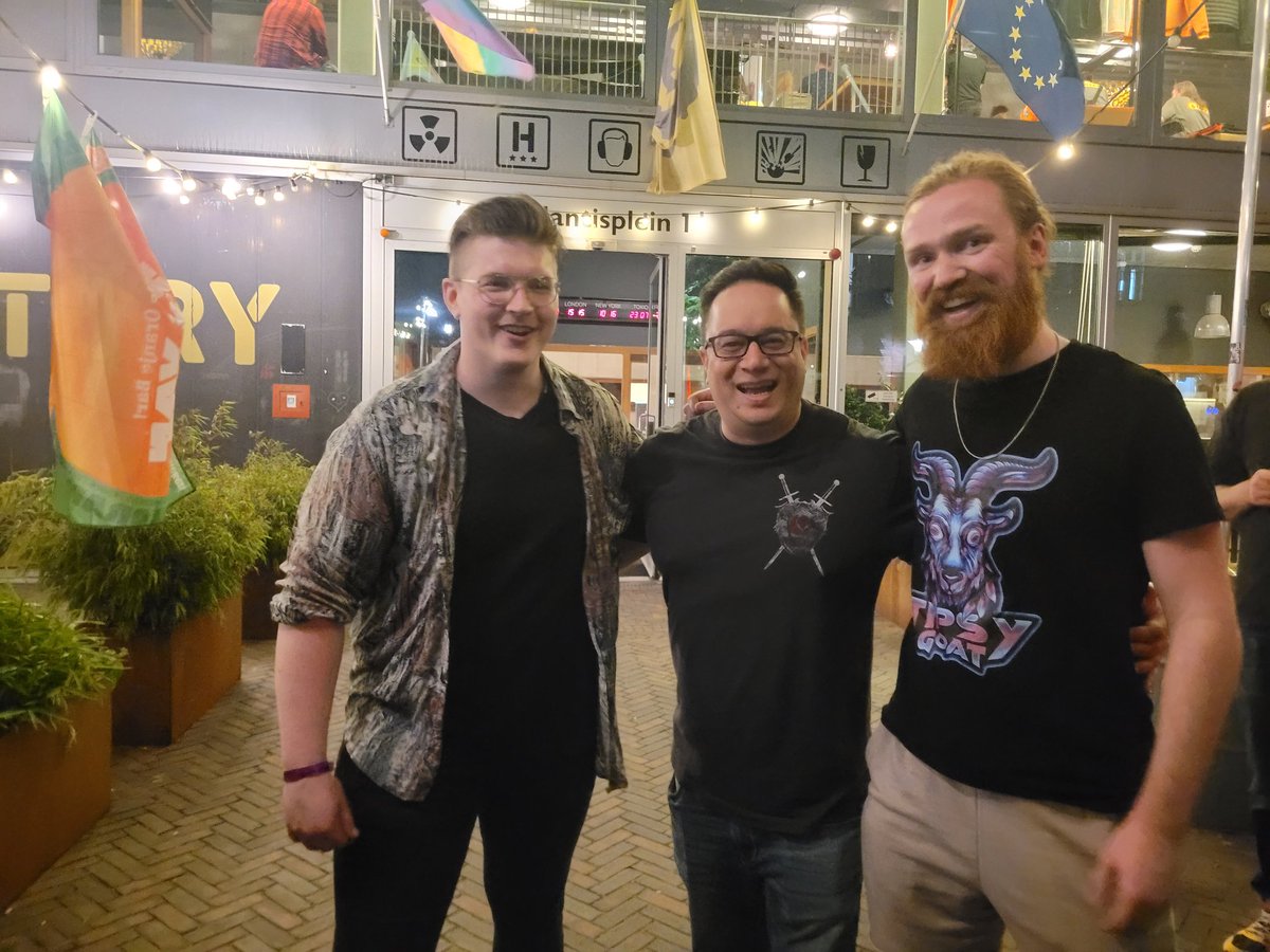 Tipsy_Edwin's tweet photo. What a day! MagicCon was as exciting as expected. GameKnights was soo cool! Met a lot of great people at the afterparty @AdamTheGatherin.  Talked to @JoshLeeKwai 😍. Extra thanks and love to @DanielCaneRebel  for organising. See you guys tomorrow! https://t.co/OtSR9doDvi