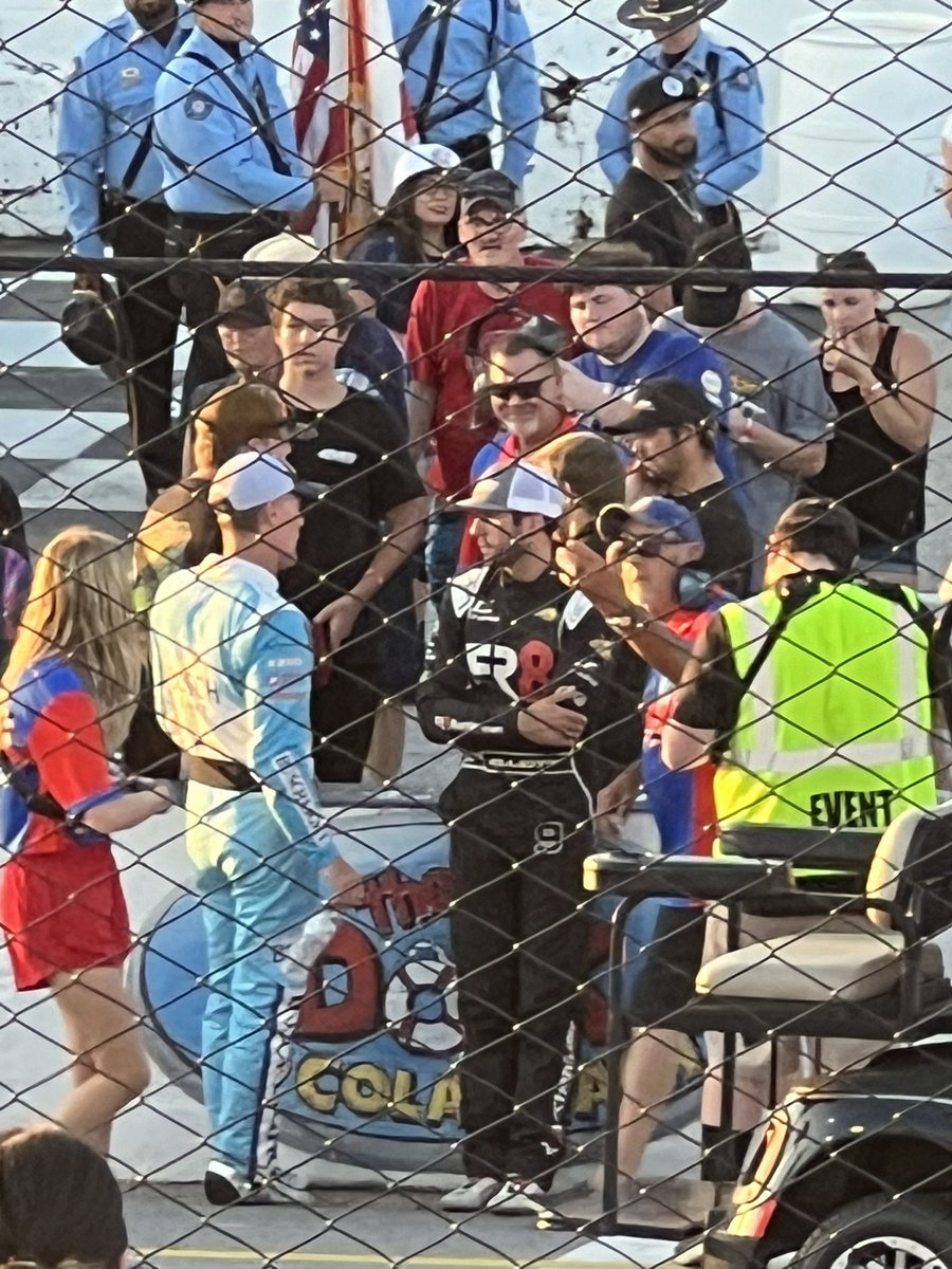AkaAnnie22's tweet photo. @chaseelliott @TeamHendrick @KevinHarvick as much as I love NASCAR nothing like seeing drivers go back to their roots! #fiveflagsspeedway https://t.co/5x2druqOo3