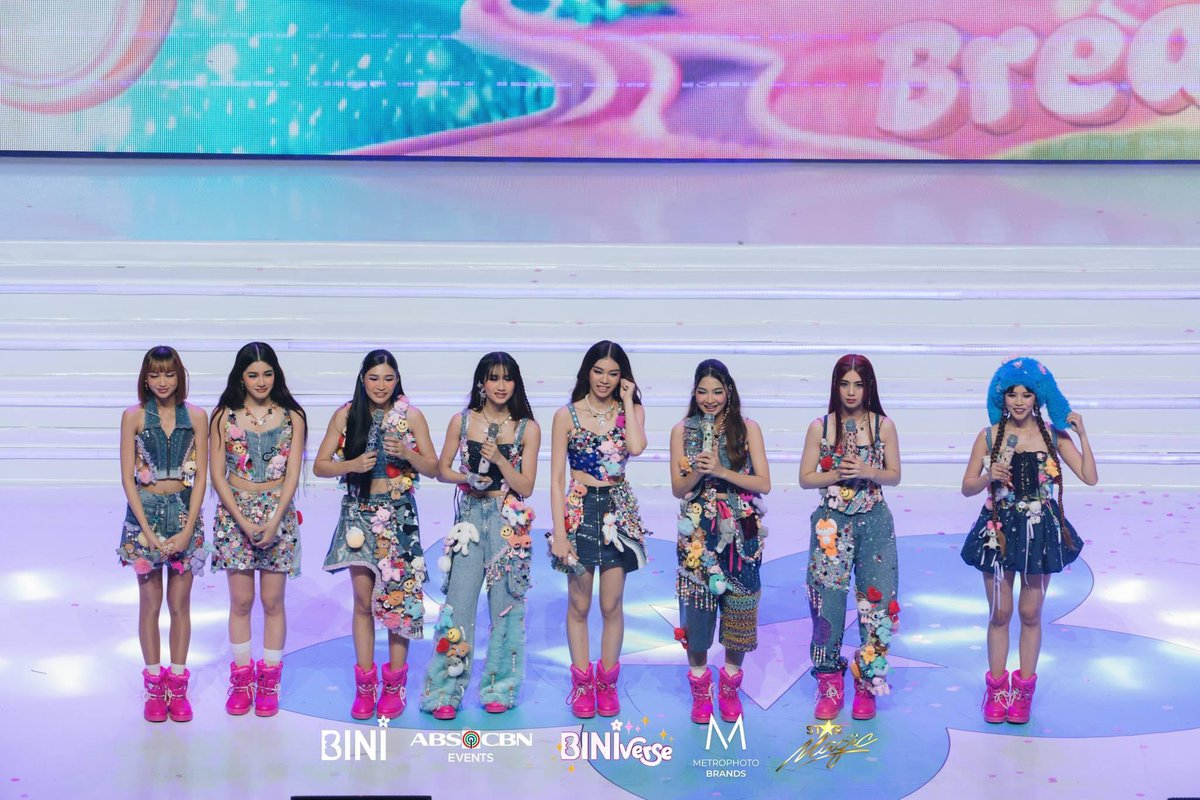 SunStarDavao's tweet photo. RINIG ANG BINI MULA LUZON HANGGANG MINDANAO 🎶🌸

#Ppop #girlgroup and #nationalsensation #BINI held the first day of their solo concert, '#BINIVERSE: #TheFirstSoloConcert,' at the #NewFrontierTheater in #QuezonCity on Friday, June 28, 2024.

📸 BINI_ph/Facebook https://t.co/DOs0tfWBCT