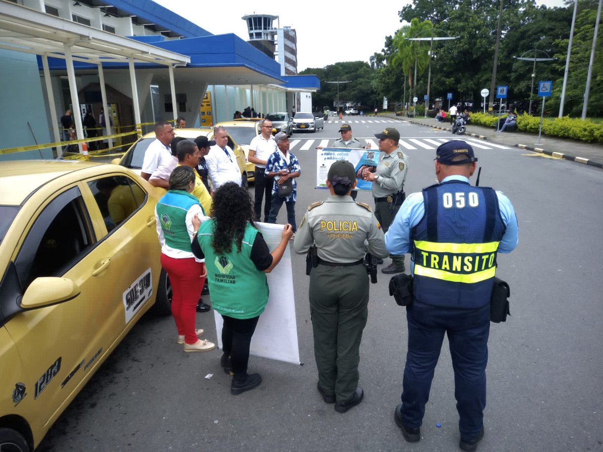 PoliciaQuindio's tweet photo. El Grupo de Protección al Turismo y Patrimonio Nacional del #Quindío , realiza actividades en prevención de la Explotación Sexual Comercial de Niñas, Niños y Adolescentes, en el marco de la temporada vacacional de mitad de año.🫡🚨 #PAIS https://t.co/2WUvx7UKQ3