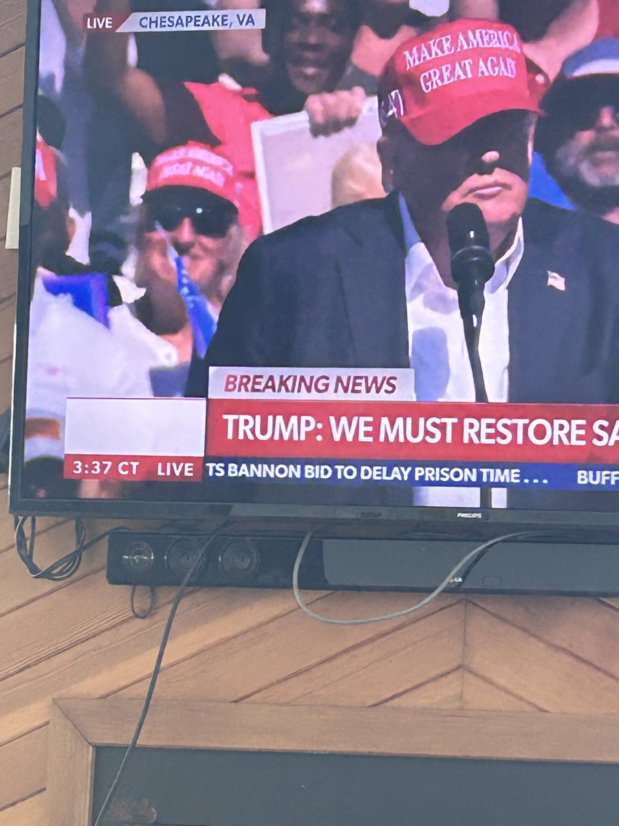 KBPortableAir's tweet image. Larry David caught at Trump Rally. Lol lol