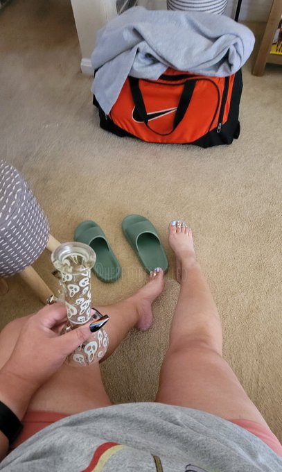 I'll be away for work the next coupla days so I popped home to pack real quick.... Y'll these perfect