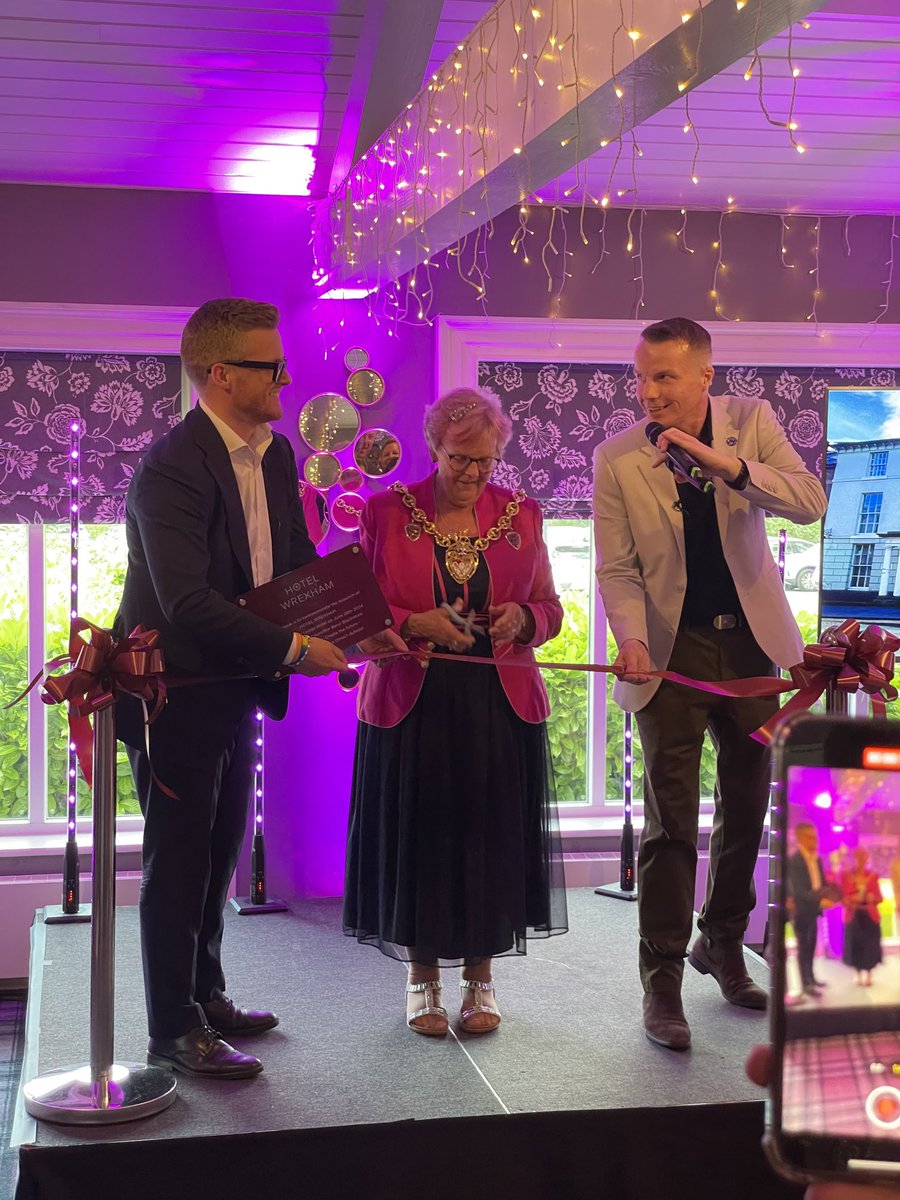 ChrisBrownML's tweet image. Great night ⁦@hotelwrexham⁩ with ⁦@StevenHesketh⁩ and Peter Schriewersmann celebrating the opening of their new hotel - the plans are really exciting and I’ve no doubt they will make the hotel a huge success - best wishes 😀😀👏👏👏