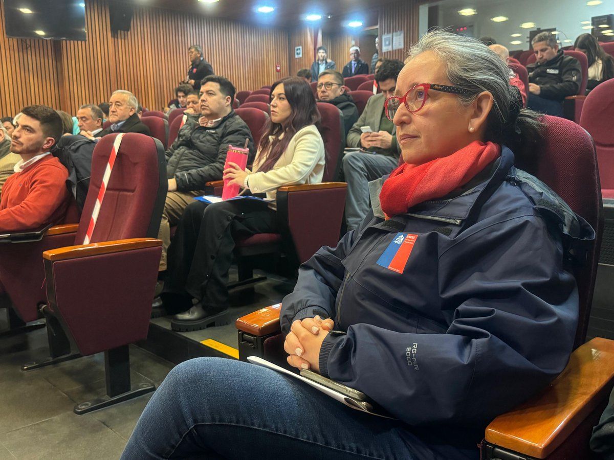 Senapred's tweet photo. Directora Regional de #SENAPREDLaAraucanía participa en presentación del Plan de Invierno Sectorial de SEREMI de Obras Públicas Araucanía, actividad se desarrolló en coordinación con AMRA y contó con la participación de diversos alcaldes de la Región. https://t.co/SkIebD4J9L
