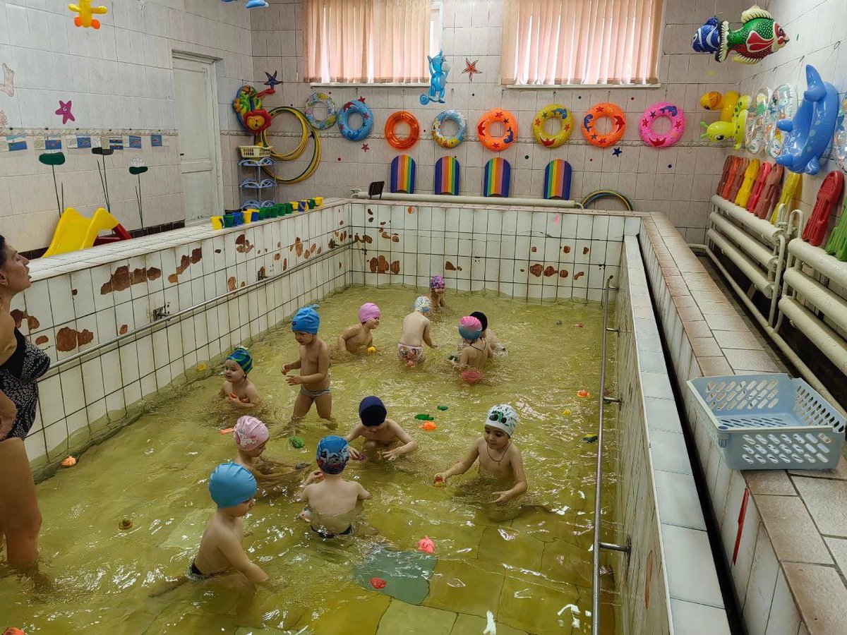 Детский бассейн в г. Малая Вишера, например. Снято в 2023 году.