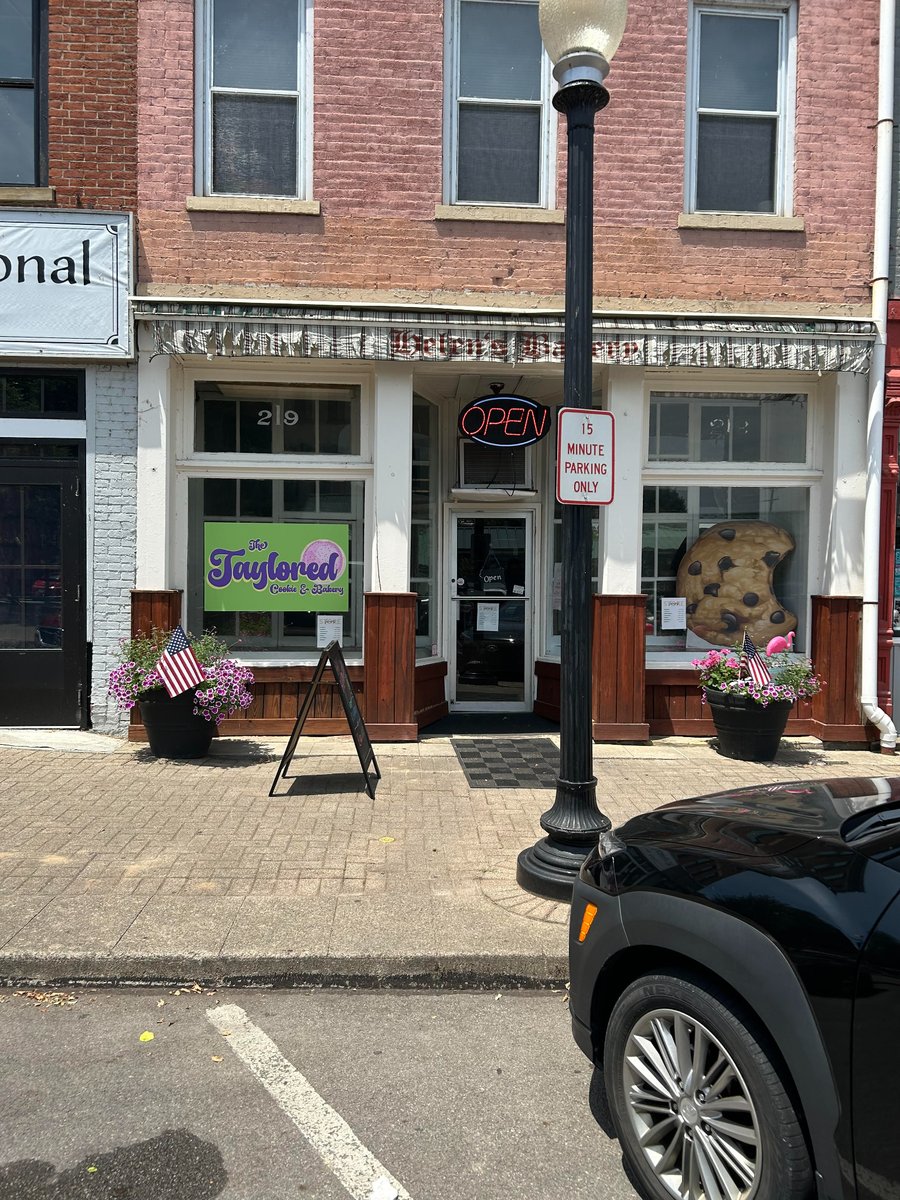 Unity1_HHC's tweet image. At Unity 1, we cherish the opportunity to step next door and savor the delicious treats from The Taylored Cookie and Bakery, located on Market Street. We highly recommend grabbing one of their delightful snacks, hopefully on your way into our office
#PortsmouthOhio #MarketStreet