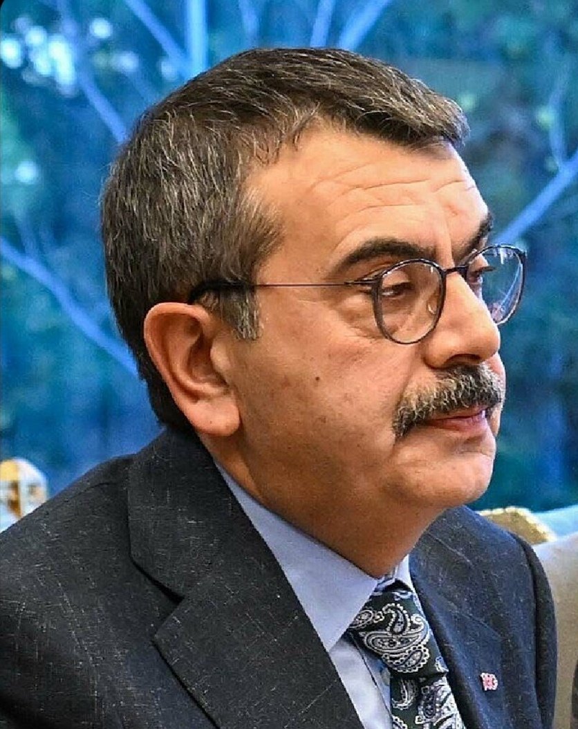 Yusuf Tekin de topun ağzında.. Odanı topla da git.
Hakkını helal etmeyenler?..