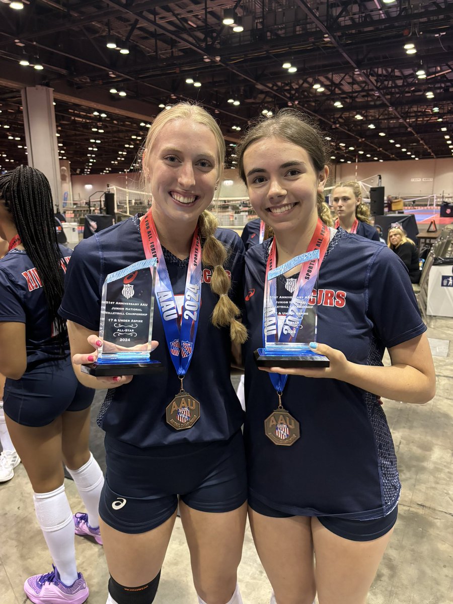 CONGRATS 17Navy on placing third at AAU Nationals!! Great job to our All -American Lillian and Maddie! <a href="/AAUVolleyball/">AAU Volleyball</a> #aauvbnatls #aauvbgirlsnatls