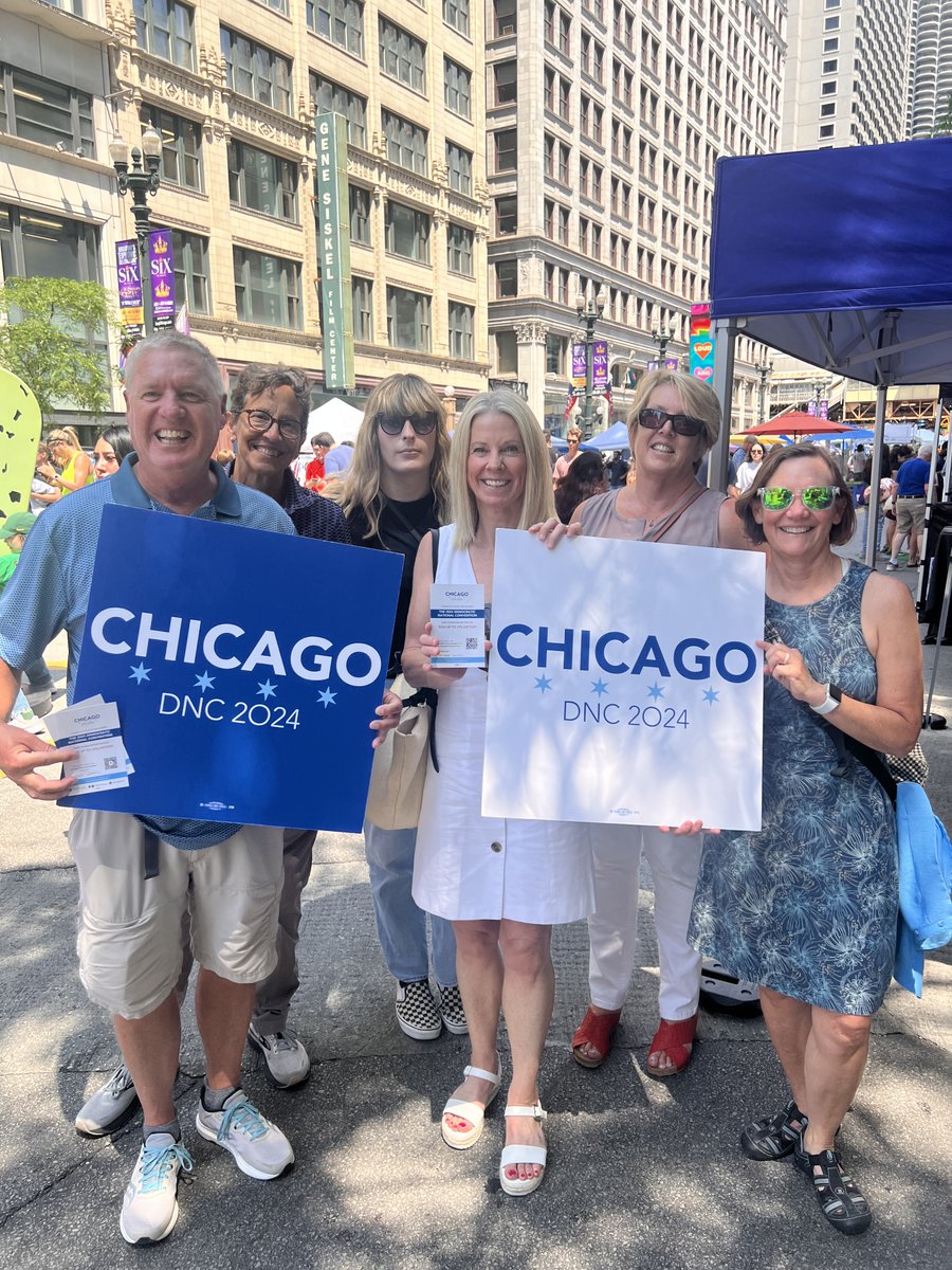 2024Chicago's tweet photo. We had a blast recruiting volunteers at Sundays on State!
Don’t miss your chance to be a part of the action. Submit your volunteer application before July 1st to get priority access to shifts.
https://t.co/CiTaKvE8Lb
#SundaysOnState #Chicago #DNC2024 #Chicago2024 https://t.co/hC50z8wzOE