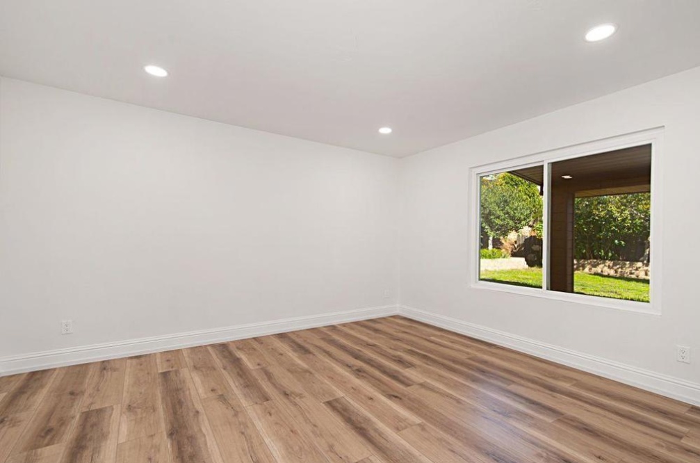 📈 Statistics show that investing in new flooring can result in a resale value increase of up to 15%. Make a smart financial move by choosing flooring options that offer both style and substance. 📊🔝 #ResaleValueBoost #SmartInvestment #cqfloors