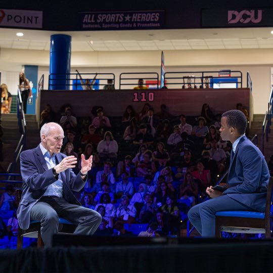 FutureDocsNow's tweet image. Rockstar Q&amp;amp;A session with @carlhjune, who won the 2024 Breakthrough Prize in Life Sciences for developing chimeric antigen receptor (CAR) T cell immunotherapy, a groundbreaking cancer treatment that involves modifying a patient’s T cells to target and kill cancer cells. 🧪🔥