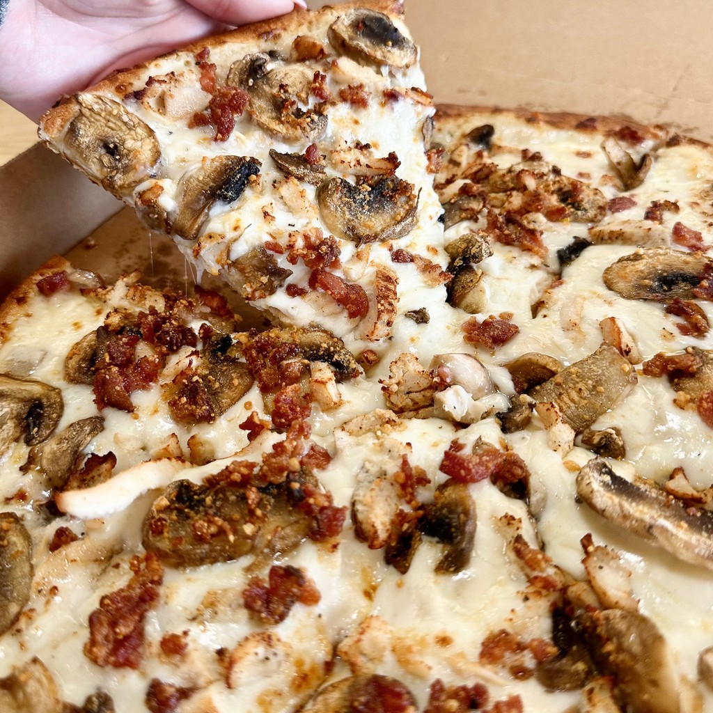Creamy alfredo, grilled chicken, and smoky bacon. If you're not obsessed with the Chicken Bacon Clásico, you should be.