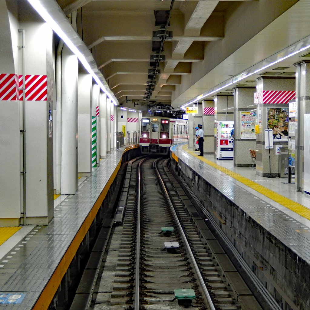 GreenwaterST's tweet photo. 【懐かしの鉄道風景】
浅草駅に入線東武6050系6171編成＋？快速東武日光・会津田島行

2014年の東武浅草駅です。ホームに入ってきたのは2扉セミクロスシート車の6050系6171編成でした。当時は特急を補完する形で日光や鬼怒川方面、さらに野岩鉄道に直通する快速が設定されていて重宝したものでした https://t.co/eKrAi7YzuG