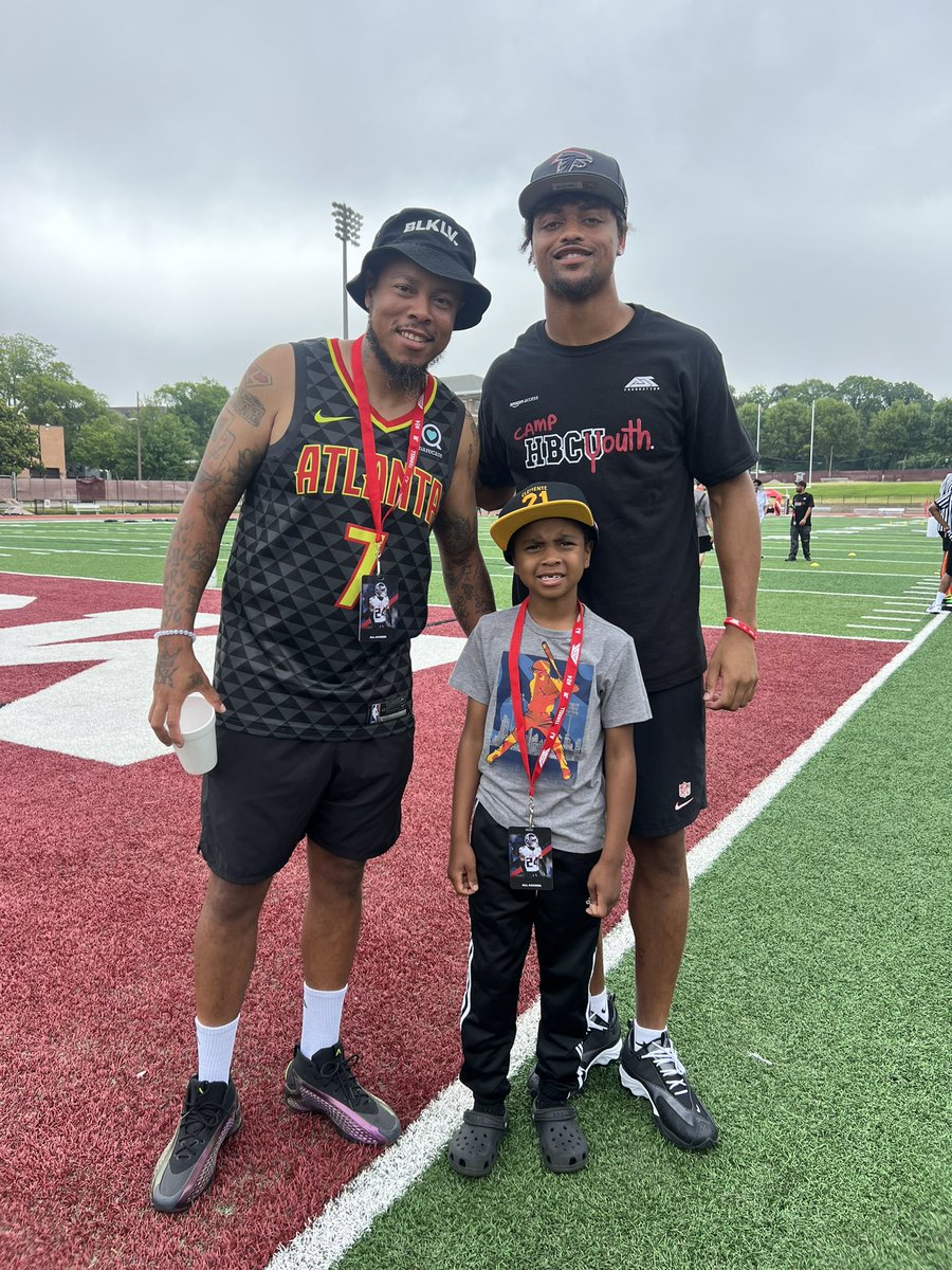 Terrell Thomas (@eldorado2452) on Twitter photo Dope to kick it & speak with <a href="/atlantafalcons/">Atlanta Falcons</a> star <a href="/ajterrell_8/">AJ Terrell</a> this morning during Field Day at <a href="/camphbcyouth/">CampHBCYouth</a>! He’s one of @melosportsworld & I favorite players in the league.
Looking forward to a breakout season from him!
#falconsfootball Dope to kick it & speak with <a href="/atlantafalcons/">Atlanta Falcons</a> star <a href="/ajterrell_8/">AJ Terrell</a> this morning during Field Day at <a href="/camphbcyouth/">CampHBCYouth</a>! He’s one of @melosportsworld & I favorite players in the league.
Looking forward to a breakout season from him!
#falconsfootball