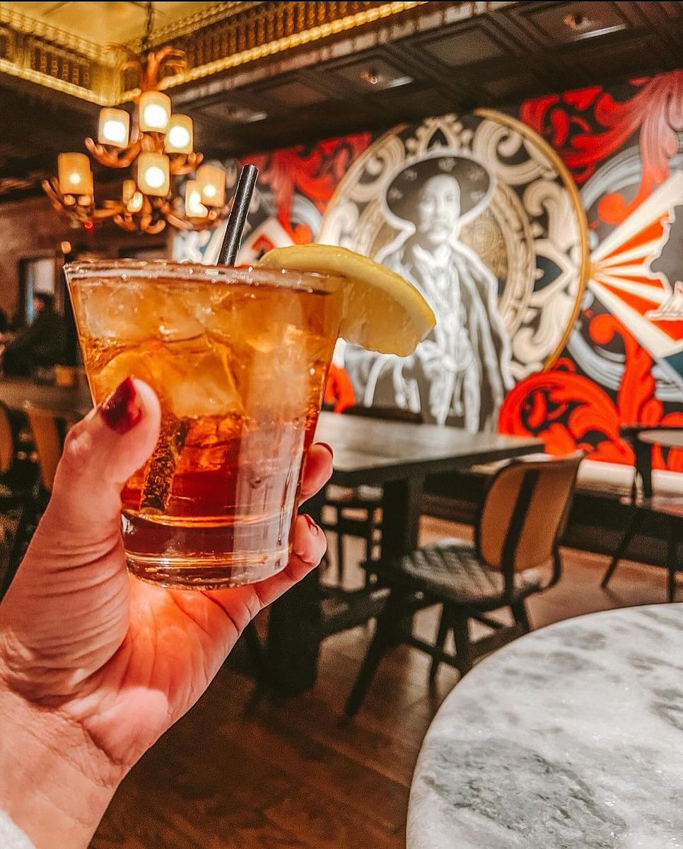 VisitSYV's tweet image. Now that's a bar we could sidle up to. 🤠 There's always something tasty on tap at the Sideways Lounge in Buellton, found in the iconic Sideways Inn. Don't miss their vintage Airstream trailer on the patio serving gourmet sausages. 

📸: Sideways Lounge