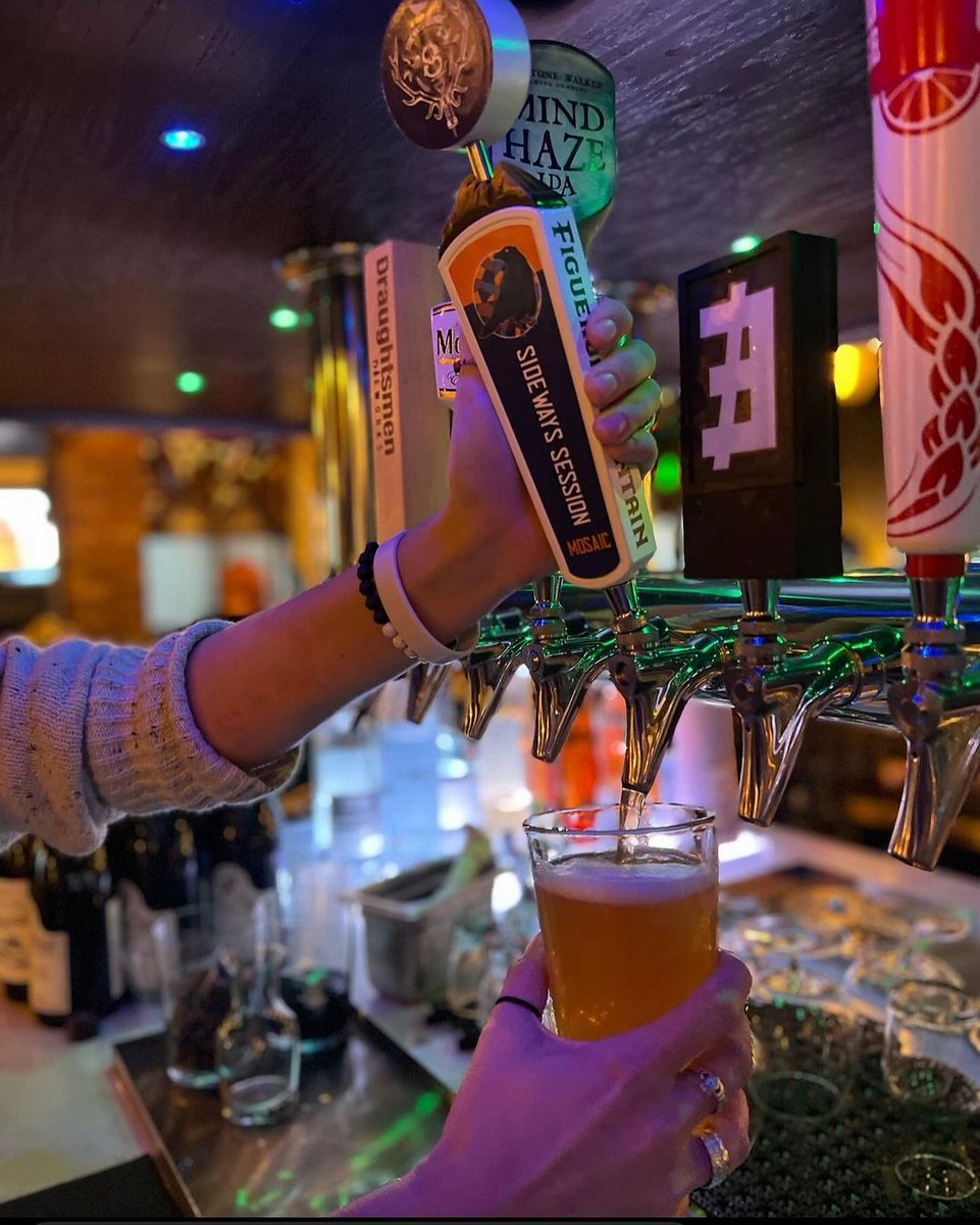 VisitSYV's tweet image. Now that's a bar we could sidle up to. 🤠 There's always something tasty on tap at the Sideways Lounge in Buellton, found in the iconic Sideways Inn. Don't miss their vintage Airstream trailer on the patio serving gourmet sausages. 

📸: Sideways Lounge