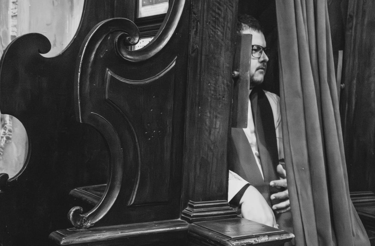 DouglasH_A_S's tweet photo. “Il sacramento della Confessione, nel quale Dio sembra dimenticare la sua giustizia e manifestare solo la sua misericordia…” San Curato d'Ars. https://t.co/hTqrEZf26S