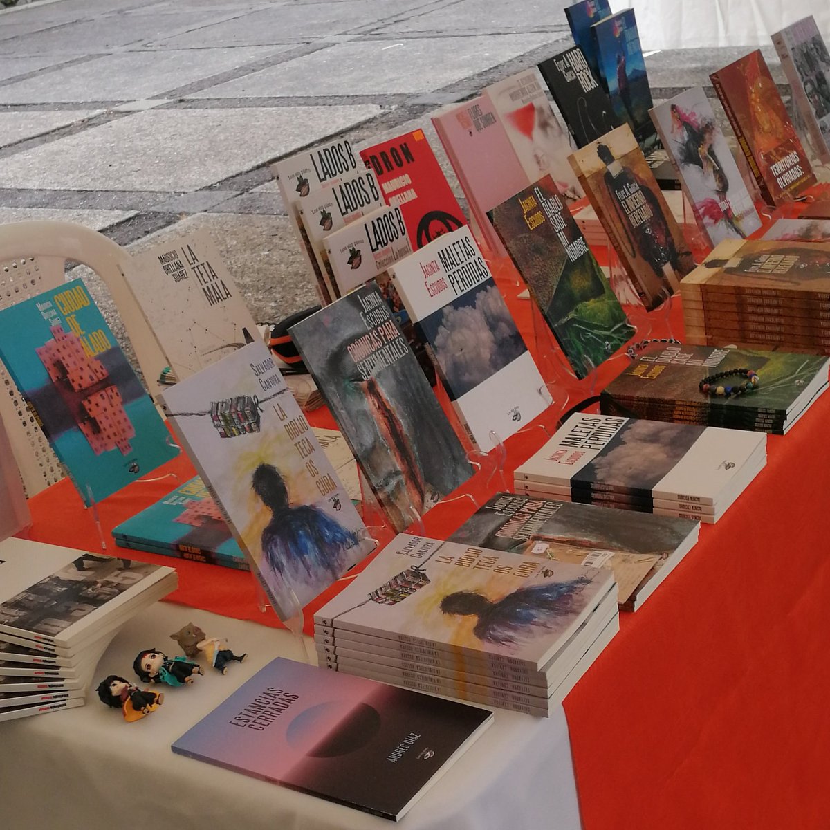 <a href="/LosSinPisto/">Los sin pisto</a> ya instalados en el Museo de Arte MARTE. Recuerde: Feria del Libro, viernes, sábado y domingo. 📚📚📚😊 Les esperamos.