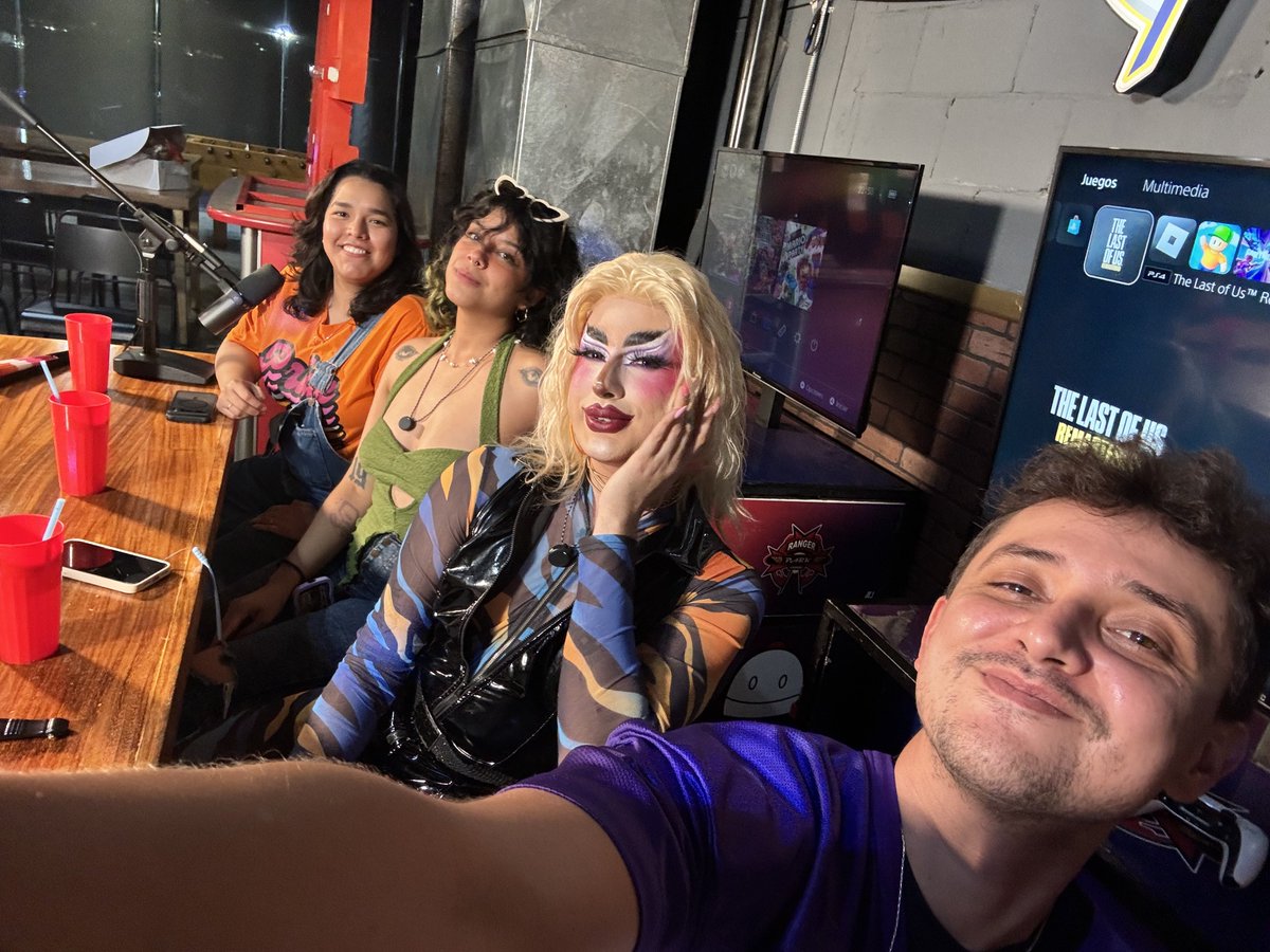 Politikmnte's tweet photo. Su #Podcast diverso🏳️‍⚧️#SinFallas 🎙️ 🏳️‍🌈 hoy cambio de locación .

¡Muchas gracias a @yaelGlopez_ y todo el equipo de Ranger Park! 

No se pierdan este próximo capítulo con nuestra gran invitada @SoyJulianFX y por supuesto nuestras host @millennialzeta, Korina y Alexis 🔥 https://t.co/CGQwntxbjf