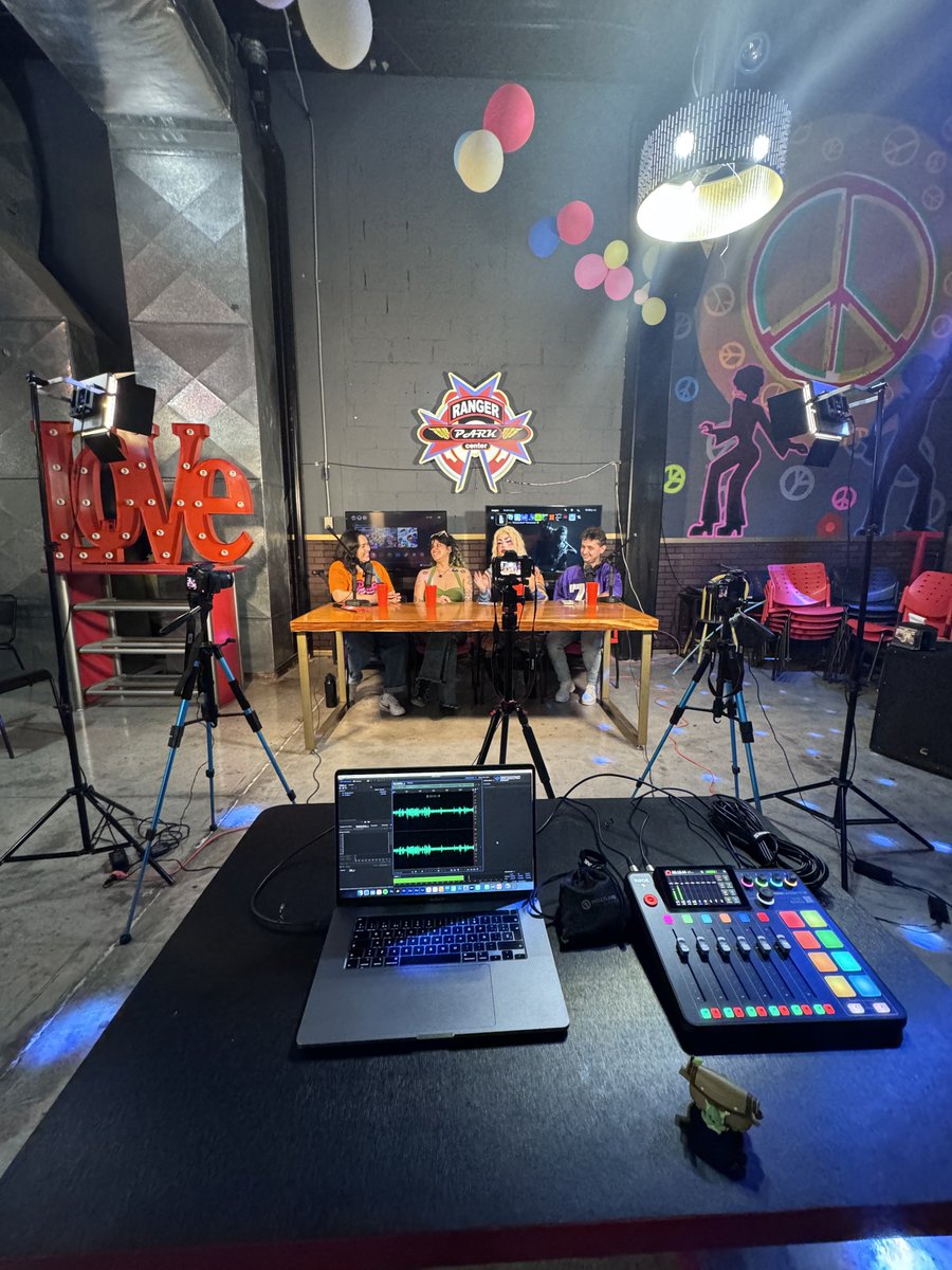 Politikmnte's tweet photo. Su #Podcast diverso🏳️‍⚧️#SinFallas 🎙️ 🏳️‍🌈 hoy cambio de locación .

¡Muchas gracias a @yaelGlopez_ y todo el equipo de Ranger Park! 

No se pierdan este próximo capítulo con nuestra gran invitada @SoyJulianFX y por supuesto nuestras host @millennialzeta, Korina y Alexis 🔥 https://t.co/CGQwntxbjf
