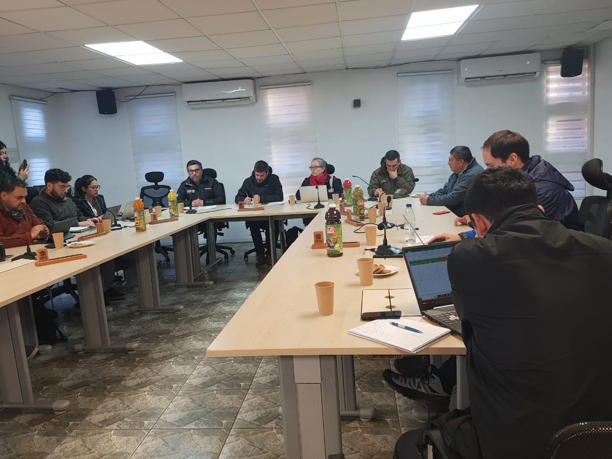 Directora Regional de #SENAPREDLaAraucanía junto a <a href="/DPRLaAraucania/">Delegación Presidencial Regional de La Araucanía</a> , participan en COGRID Comunal en #Loncoche, para evaluación por desborde de Río Cruces y afectación comunal respecto del evento meteorológico.