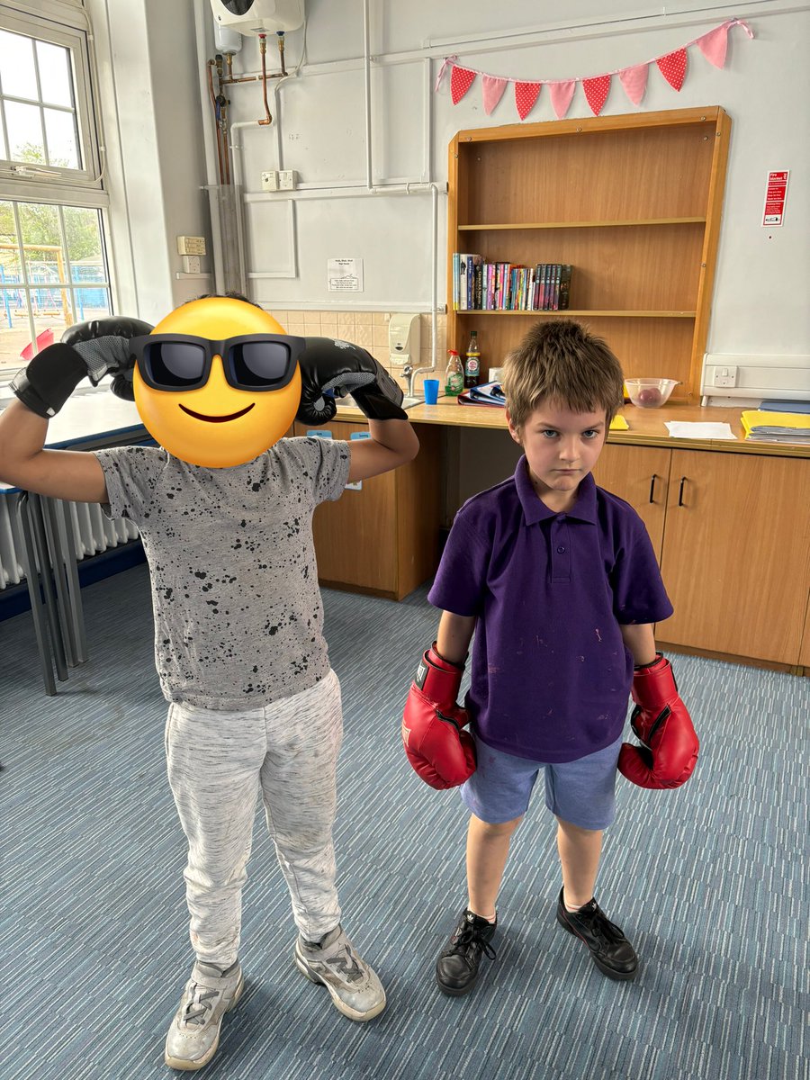 SHAPilotproject's tweet photo. Friday rewards! Pilot pupils got a fantastic boxing lesson where they learned the importance of their stance and some great fitness tips! ✨
#MPP #turnaroundprogramme #boxing #fitness #learning #mentalhealth https://t.co/h6paigh8tb