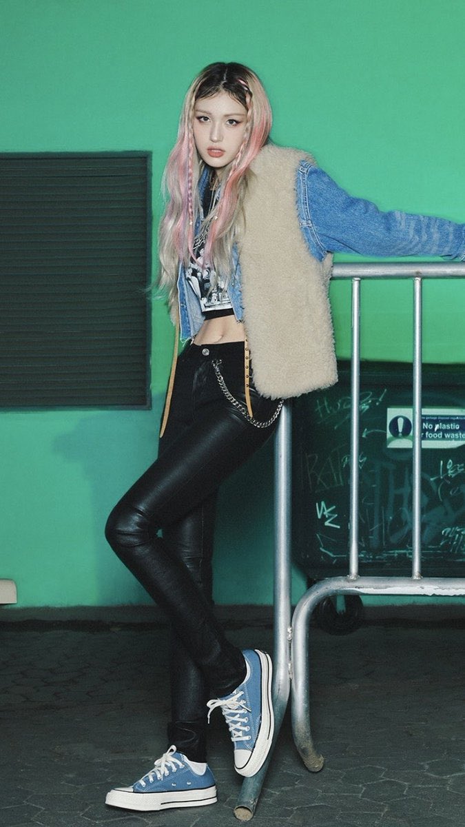 GM_AURA's tweet photo. 240628 | NEW! #HELA é o rosto da nova campanha comercial da CONVERSE JP, transmitida em todo território japonês! 🐇
#AURA #HELA #헬라 #CONVERSEJP #GMPUBLI https://t.co/4Lu6nebeo3