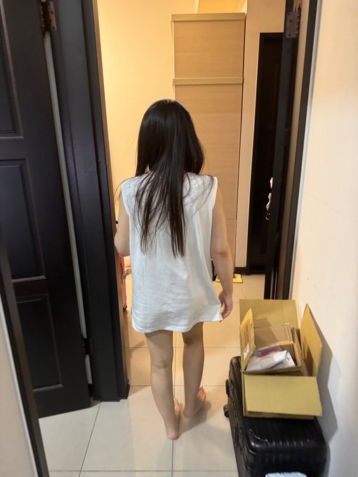 新徵到的攝影第一次來我家 吹噓自己很厲害很會拍 請各位幫我看看🧐 他居然沒戴套......... 不要內射應該就沒事吧🤫 https://t.co/eBH2A1Jwcm