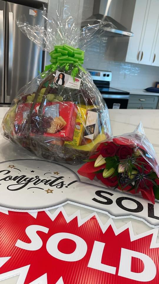 Alma_Hadzic's tweet photo. KEY RELEASE DAY!! 🏠 🎉
Huge CONGRATULATIONS to Michelle &amp; her beautiful girls on the purchase of their STUNNING new home!! Best wishes at your new address! 

Courtesy of Alma Hadzic of MaxWell Polaris
#SOLD #RealEstate #Yegre #YEG #YegNews #SoldYeg #HomeOwners https://t.co/W6R1jfZ3XR