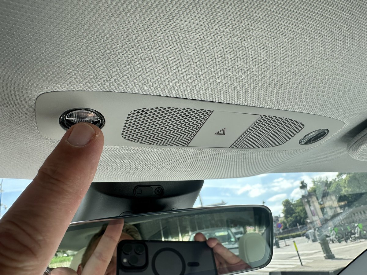PetruPaolo's tweet photo. The other day, a friend got into my Tesla (he had never gotten into a Tesla) 
It's dark. He drops his keys to the side. 
And mechanically, he presses one of the reading spots to turn it on.I was speechless!  Since the beginning, i activate it with the screen ! #Tesla @elonmusk 😜 https://t.co/v1KBskibeV