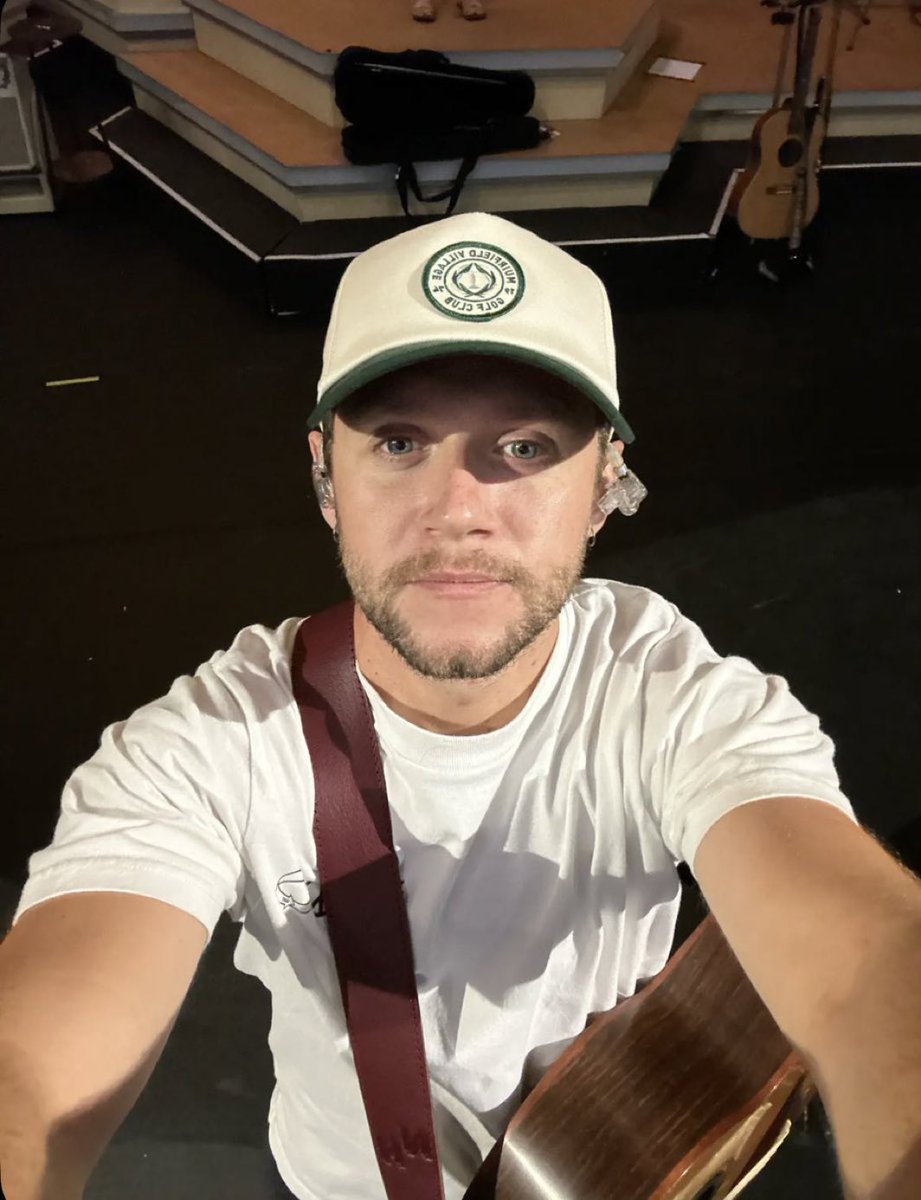 nossa que gatinho esse niall 😼😼😼