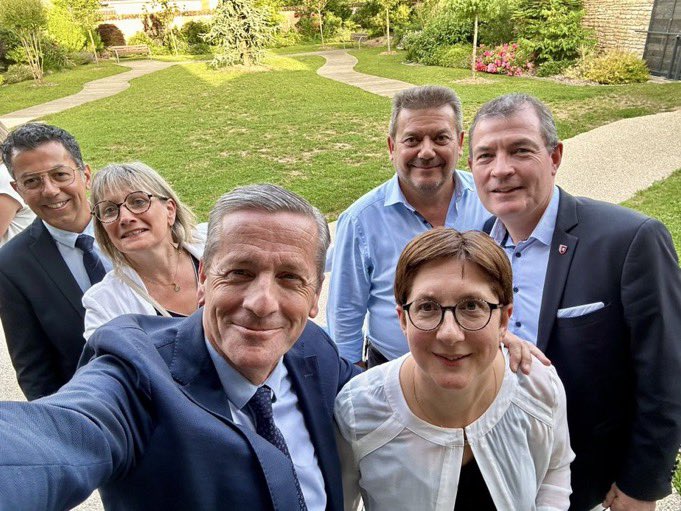 Nous étions réunis ce soir pour apporter notre soutien plein et entier à <a href="/SaintPe2024/">Saint-Pé Séverine</a> et Philippe Lecoq à 2 jours du 1er tour des élections législatives.
Leur binôme a toutes les qualités requises pour faire obstacle à tous les extrêmes.
📸 Bruno Belin et Anthony Lamy