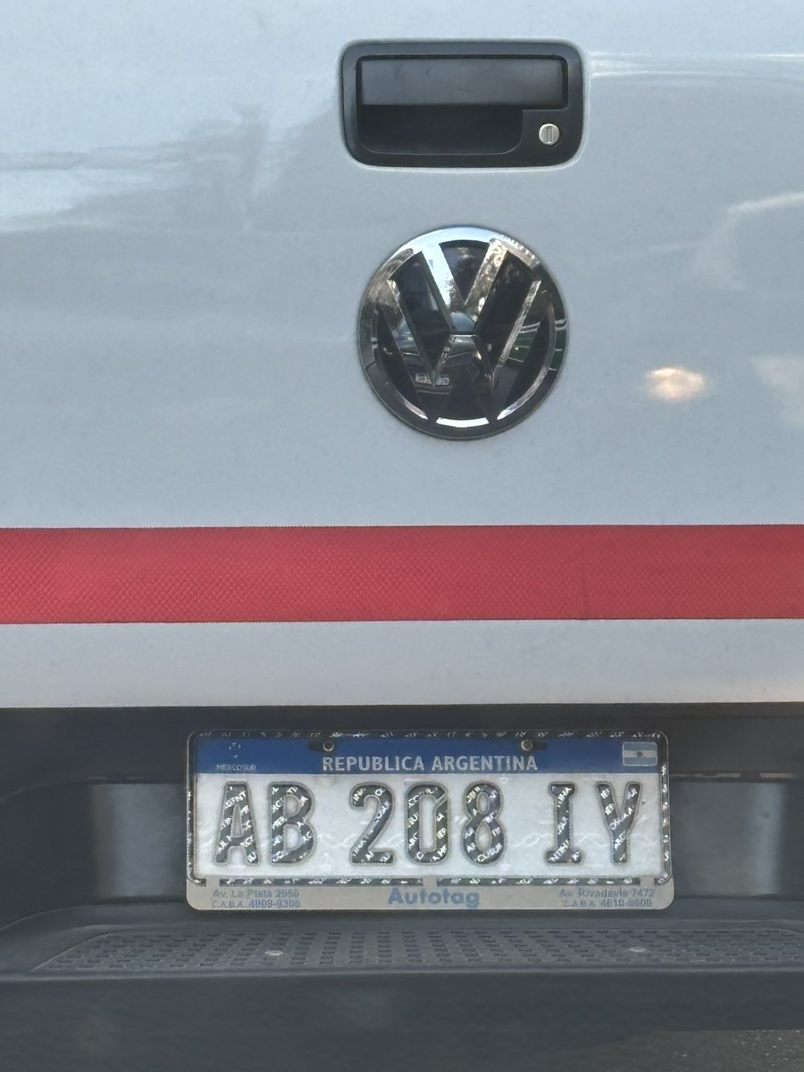 vmrla99's tweet photo. @AUSA hoy me chocó una camioneta de esta empresa y se negó a parar a darme los datos. Que hacemos? https://t.co/WLa3ppOGgW